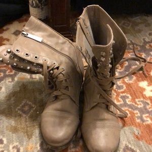Combat boots
